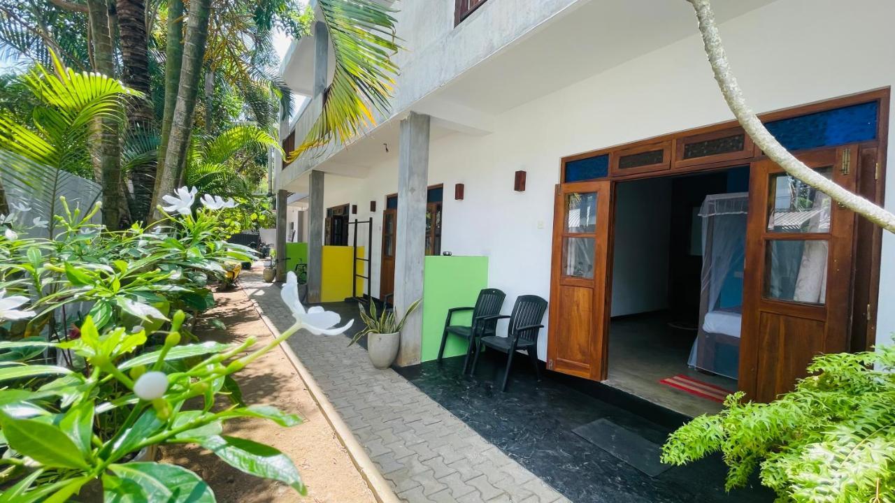 Hotel The Point Mirissa Esterno foto