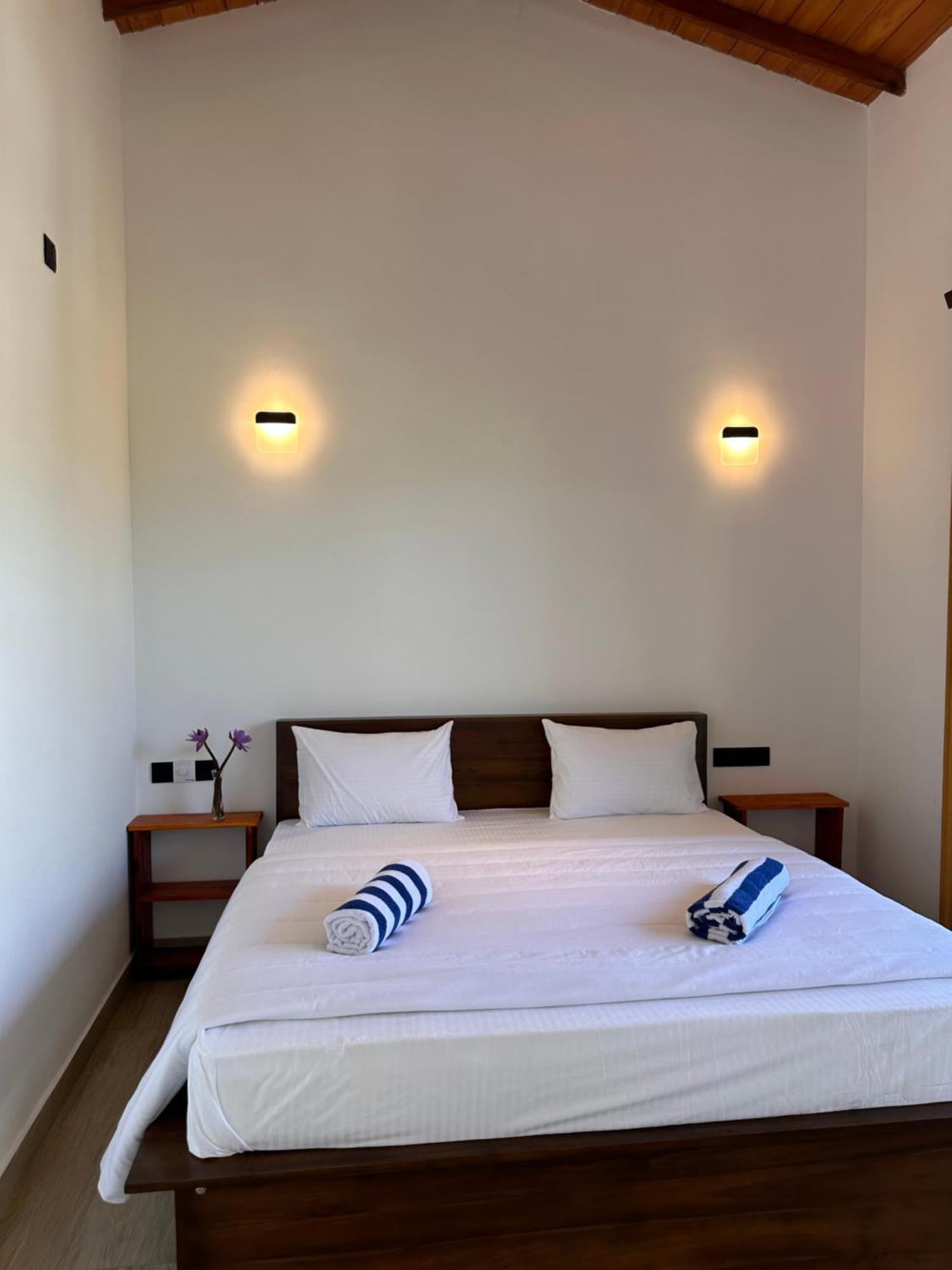 Hotel The Point Mirissa Esterno foto